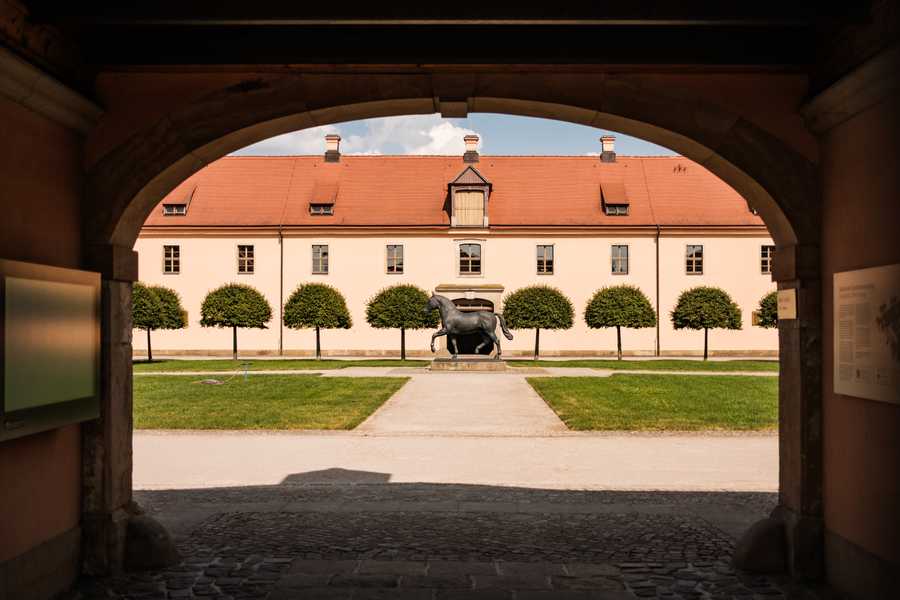 Das traditionsreiche Landgestüt in Moritzburg mit Sitz der Sächsischen Gestütsverwaltung.