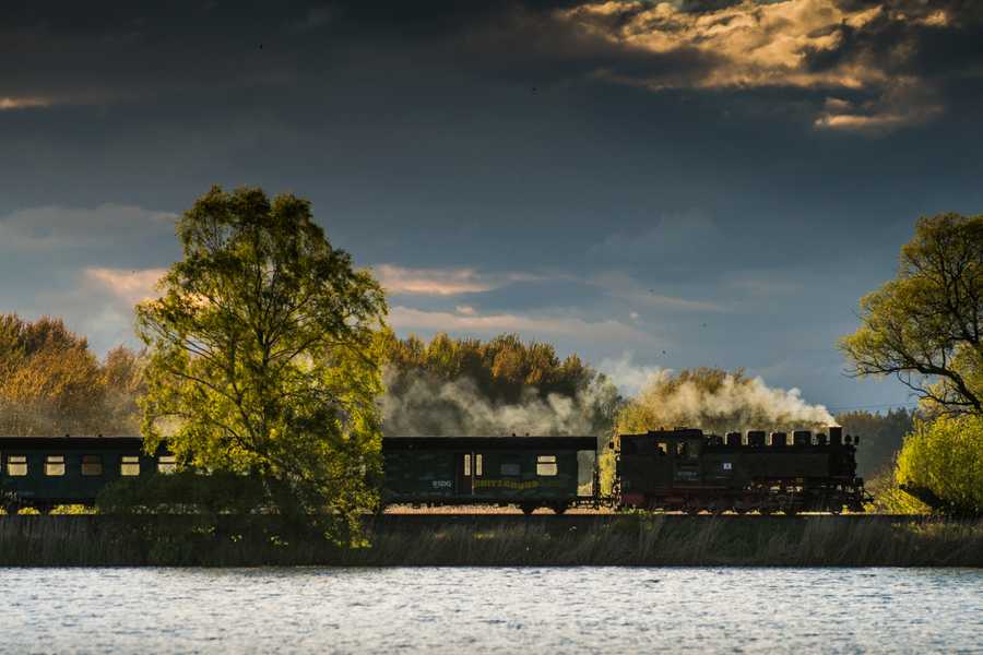 Die Lößnitzgrundbahn am Dippelsdorfer Teich