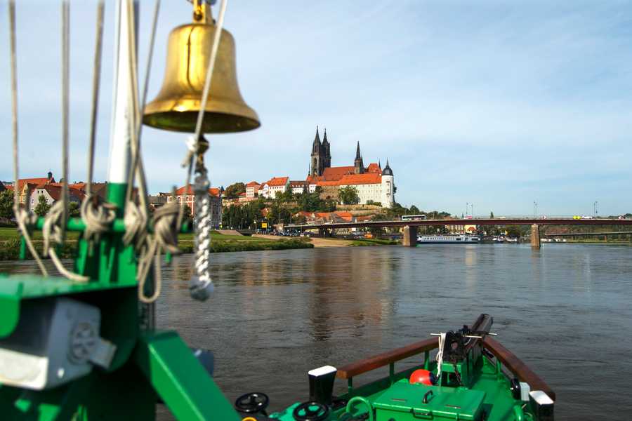 Mit dem Dampfer vorbei an der Meißener Altstadt.